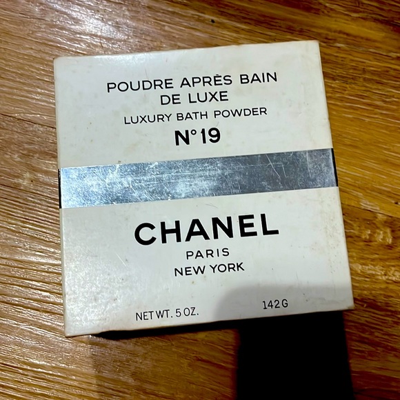 CHANEL vintage luxury bath powder No. 19 NIB 5oz 142g